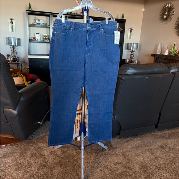 Appleseed's Denim - Appleseed’s NWT Women's Blue Jeans. Size 18P